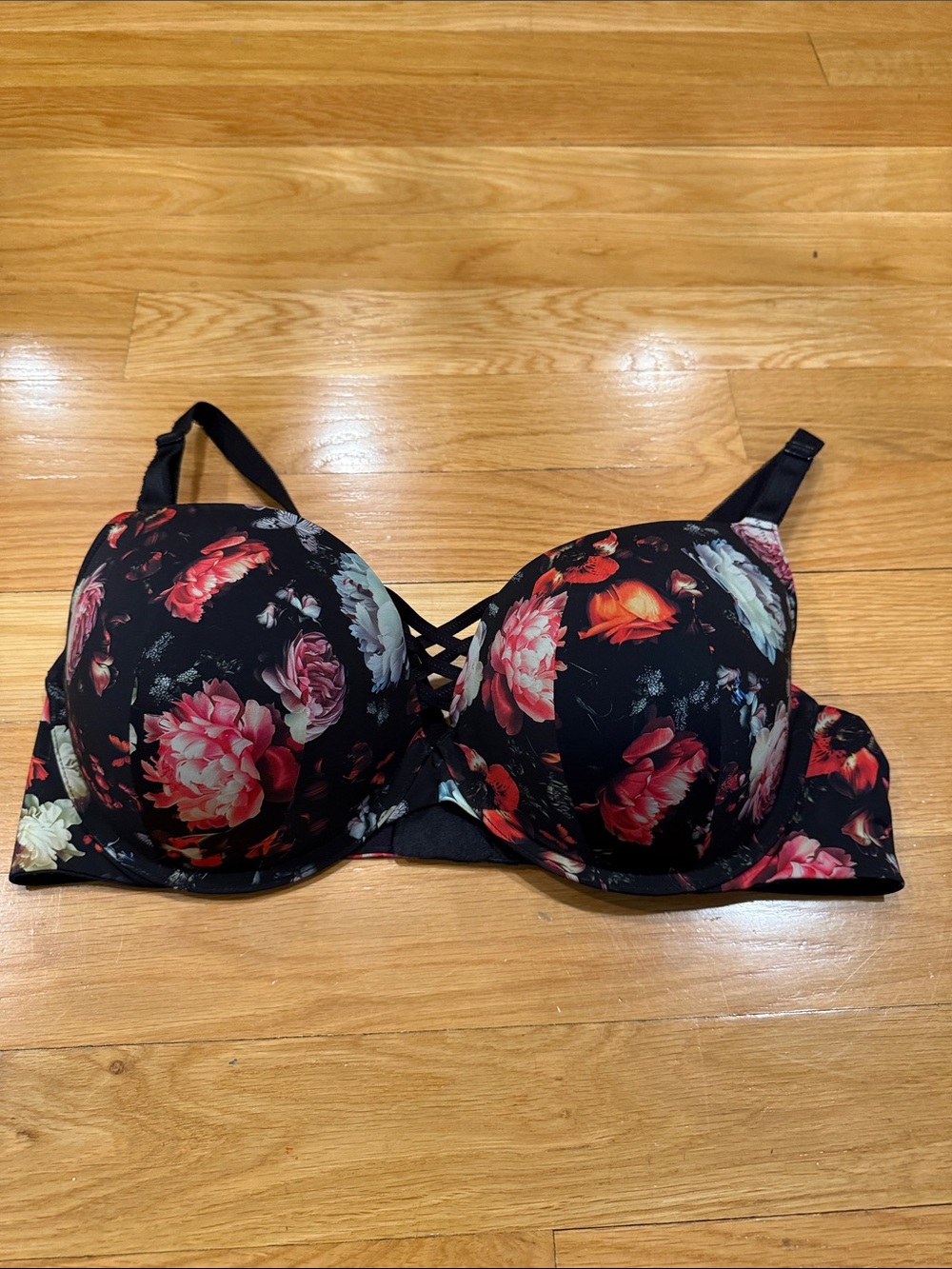 Torrid women’s floral  xo plunge push-up size 42D.